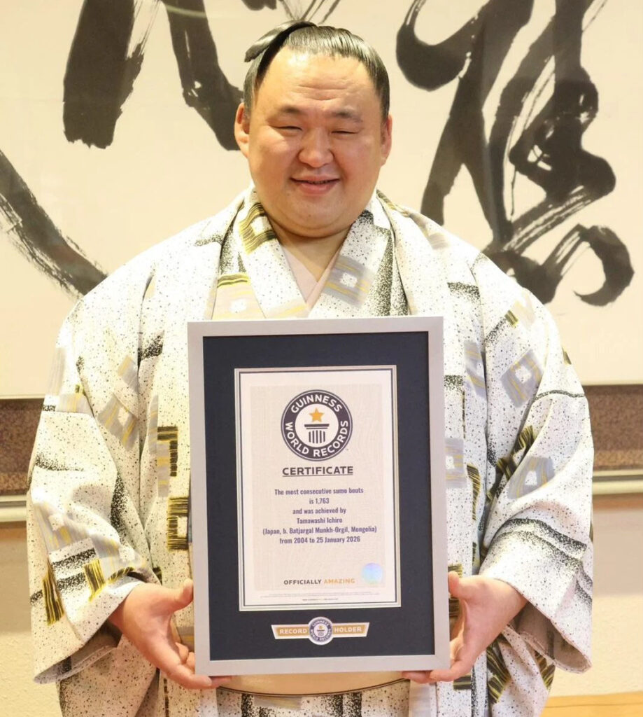 Tamawashi and his Guinness World Records certificate