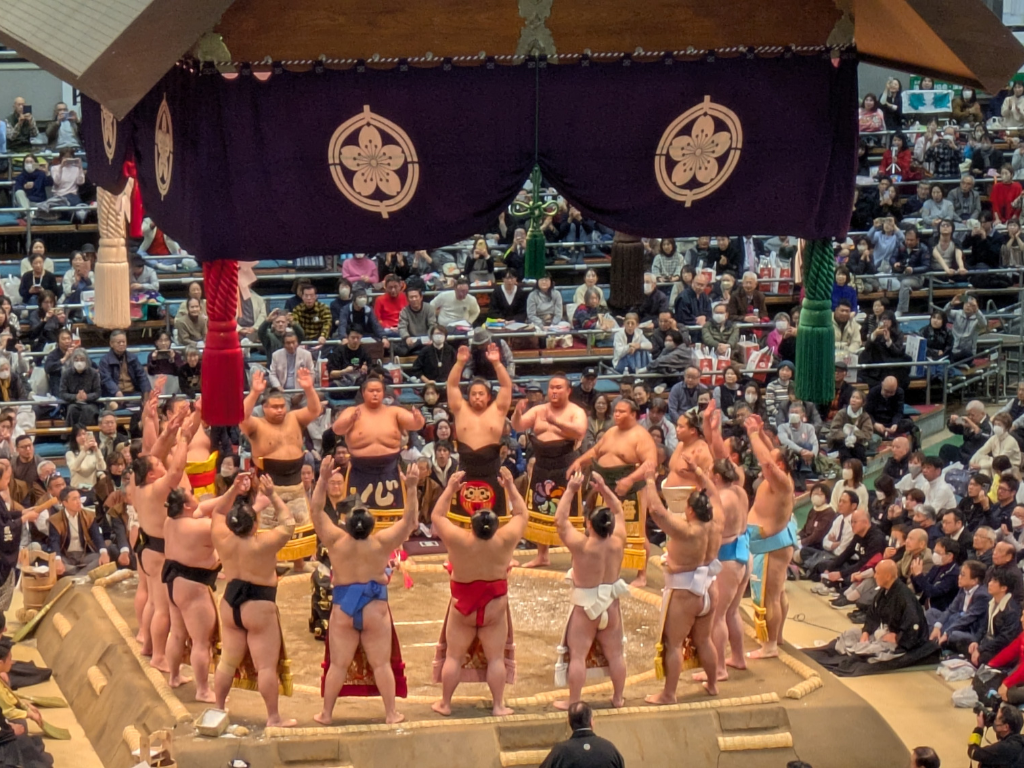 Makuuki ring entering ceremony